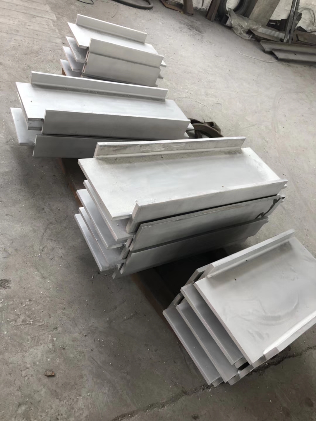 310S防滑花紋板市場價格多少錢一噸 310S防滑花紋板市場價格多少錢一噸